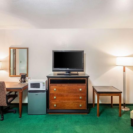 Econo Lodge Waupaca Luaran gambar